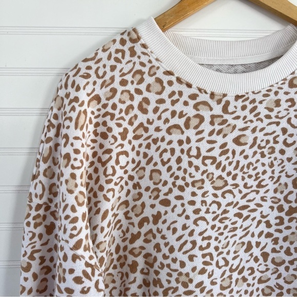 Animal print sweater Size Medium - Picture 3 of 10